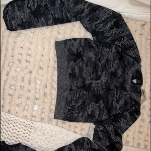 Long sleeve cropped GYMSHARK workout top